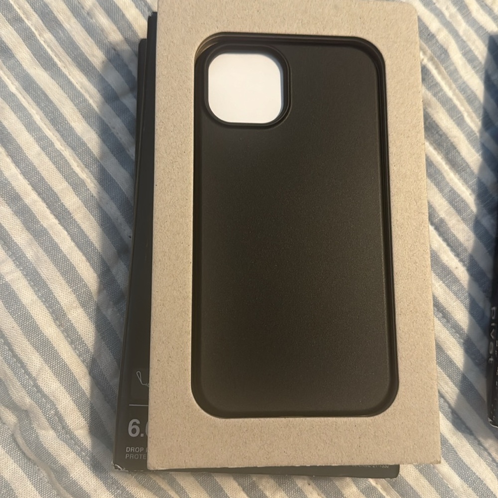 iPhone case - Picture 3 of 5